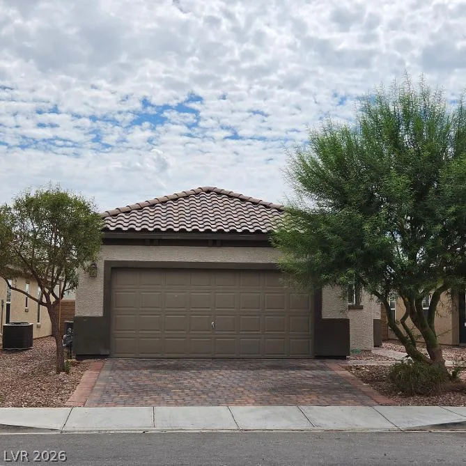 8852 West Quarterhorse Lane — photo 2 of 21