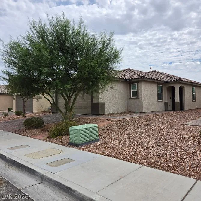 8852 West Quarterhorse Lane — photo 3 of 21