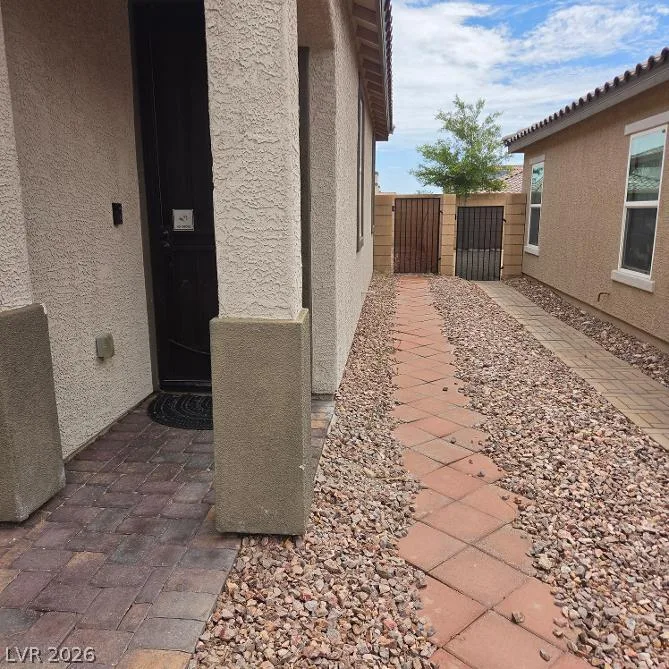 8852 West Quarterhorse Lane — photo 5 of 21