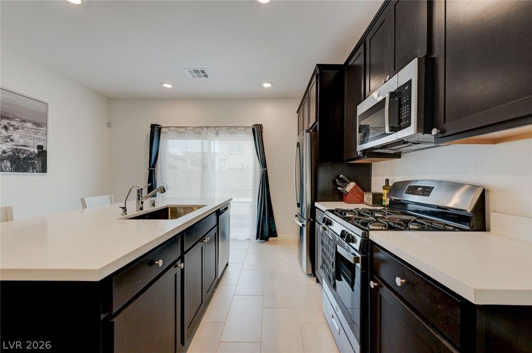 107 Cameron Chase Avenue — photo 2