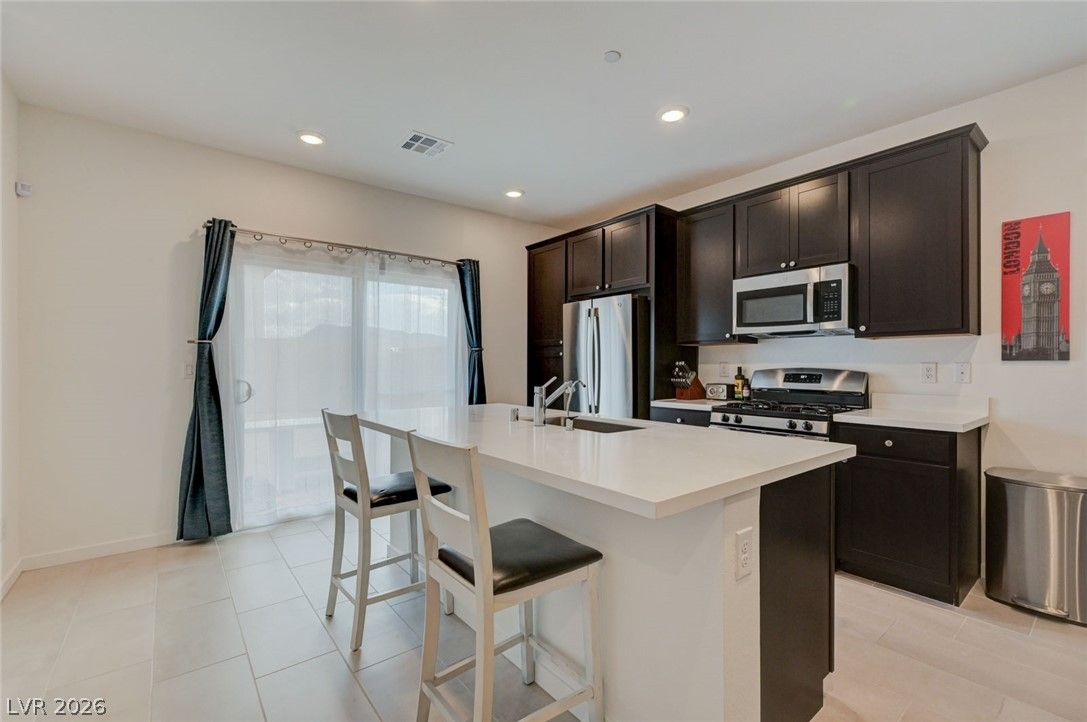 107 Cameron Chase Avenue — photo 3