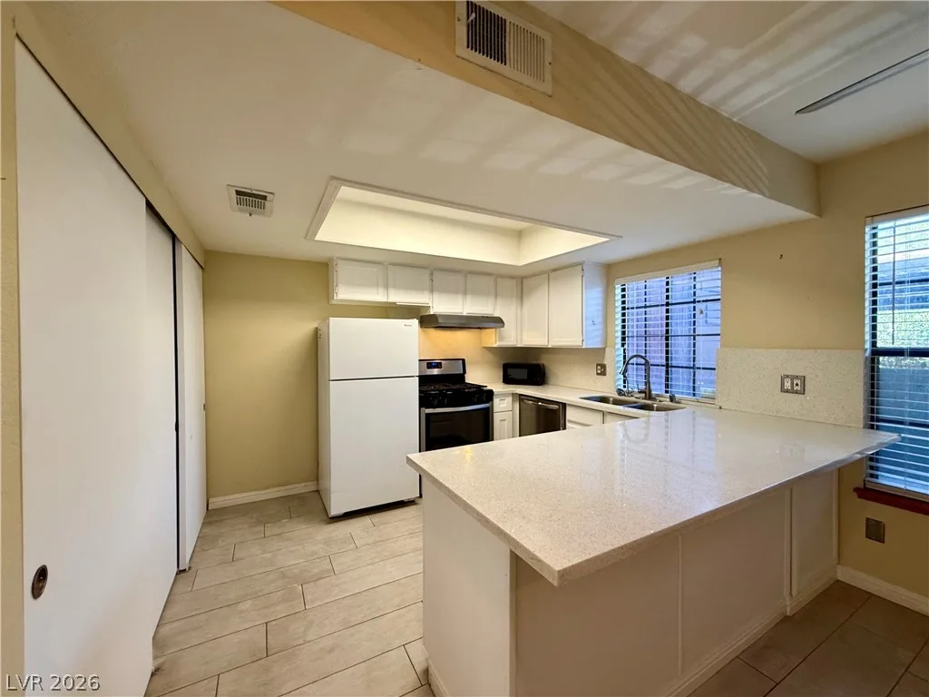 5923 Laredo Street — photo 2
