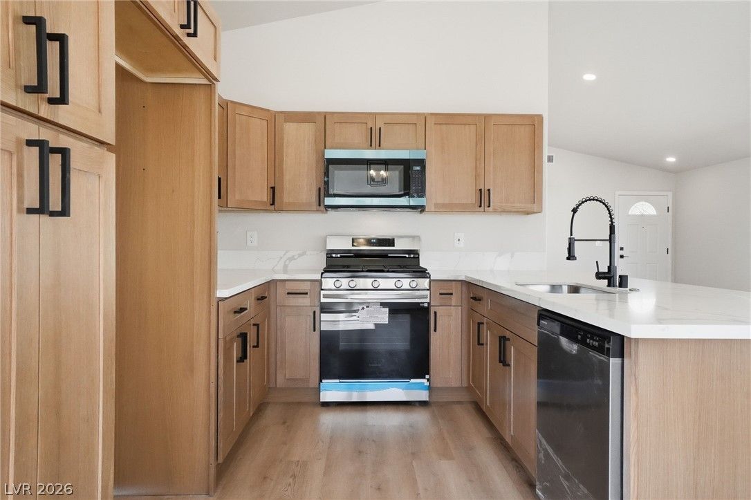 1530 Duhamel Way — photo 3 of 21