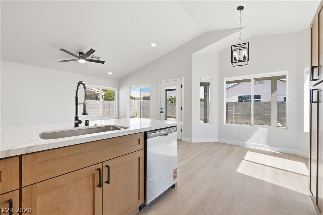 1530 Duhamel Way — photo 4 of 21