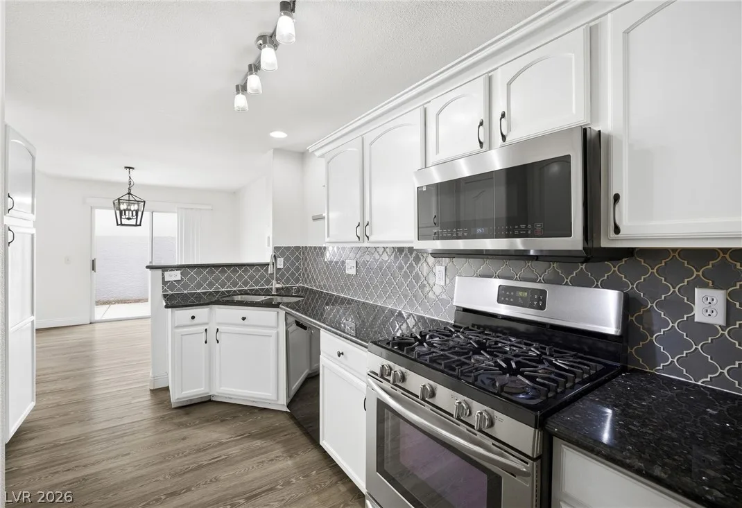 206 Luninborg Street — photo 3