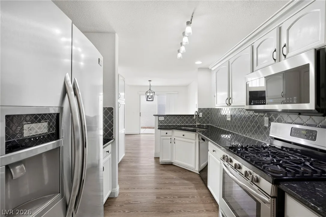 206 Luninborg Street — photo 4