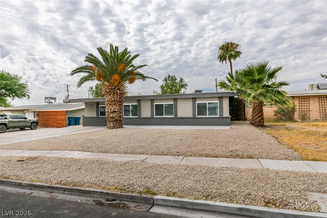 1922 Houston Drive — photo 2