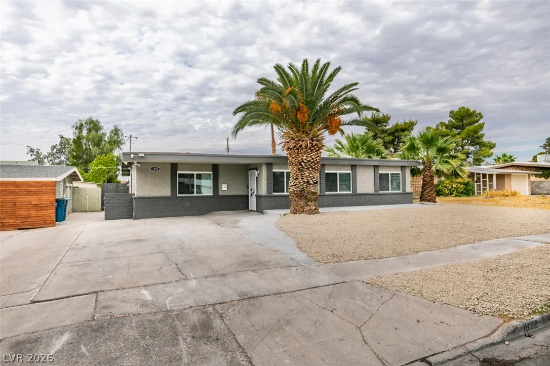 1922 Houston Drive — photo 3