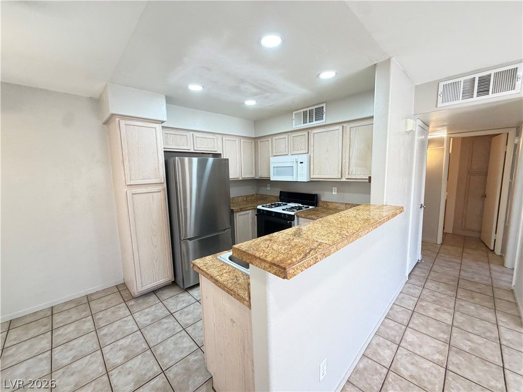 3085 CASEY Drive 204 — photo 4 of 16