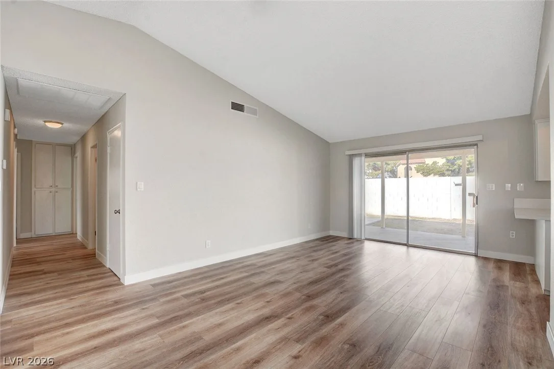 1784 Crest Avenue — photo 3