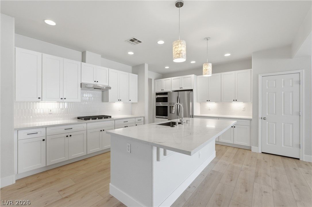 6504 Birdhouse Street — photo 3