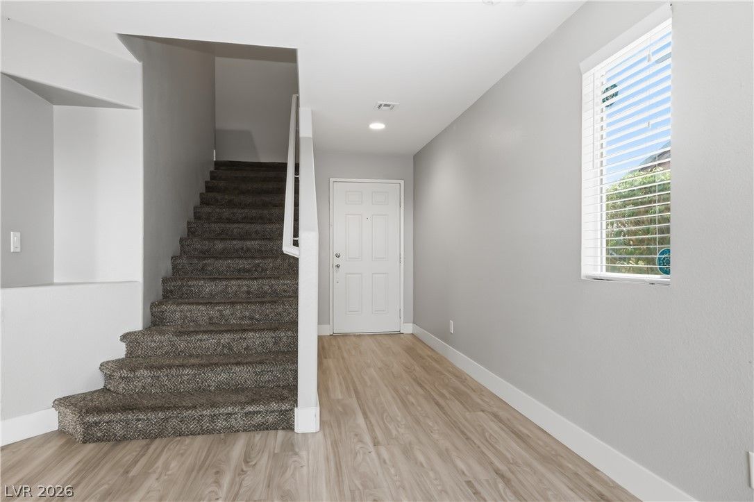 8910 Marble Light Avenue — photo 5