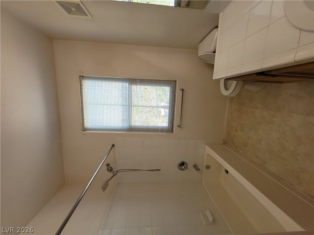 2325 Windmill Parkway 324 — photo 4
