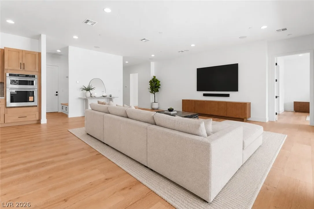 6965 Unicorn Street — photo 4