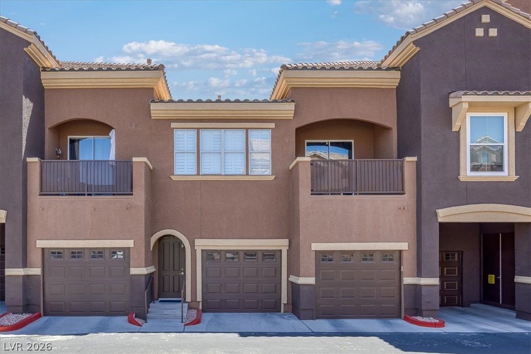 3975 North Hualapai Way 264 — photo 2