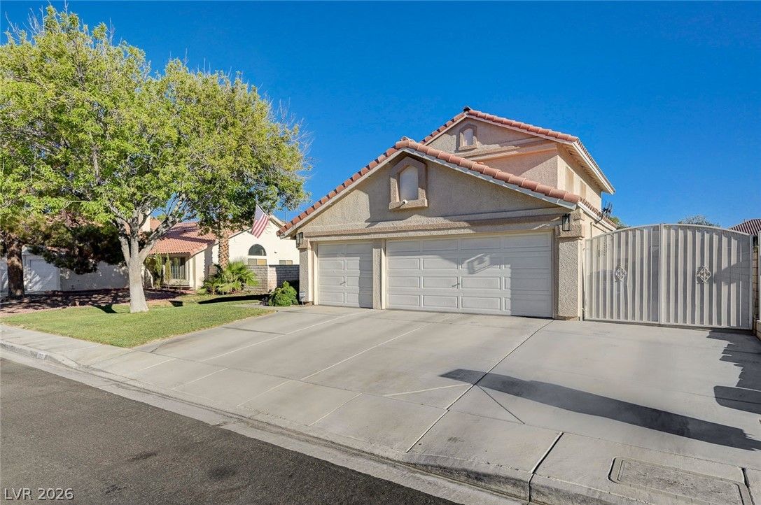1717 Heather Oaks Way — photo 2