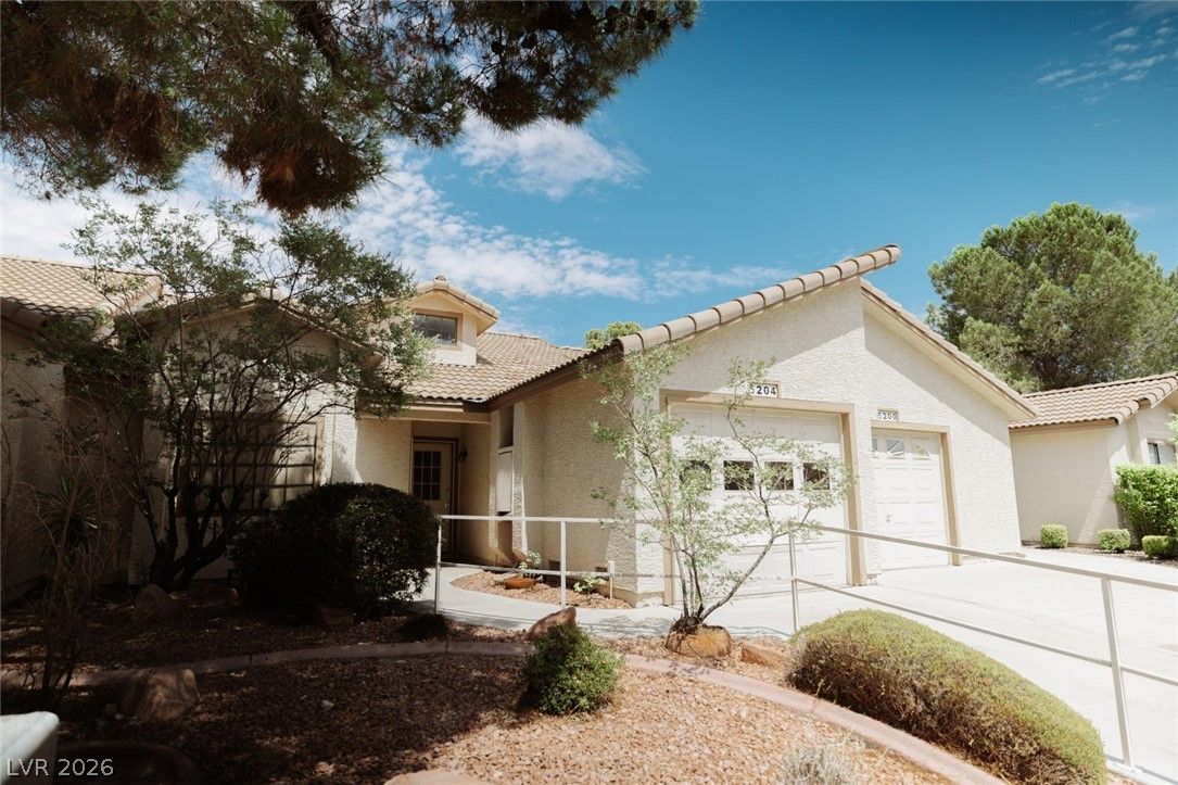5204 Las Cruces Drive — photo 2
