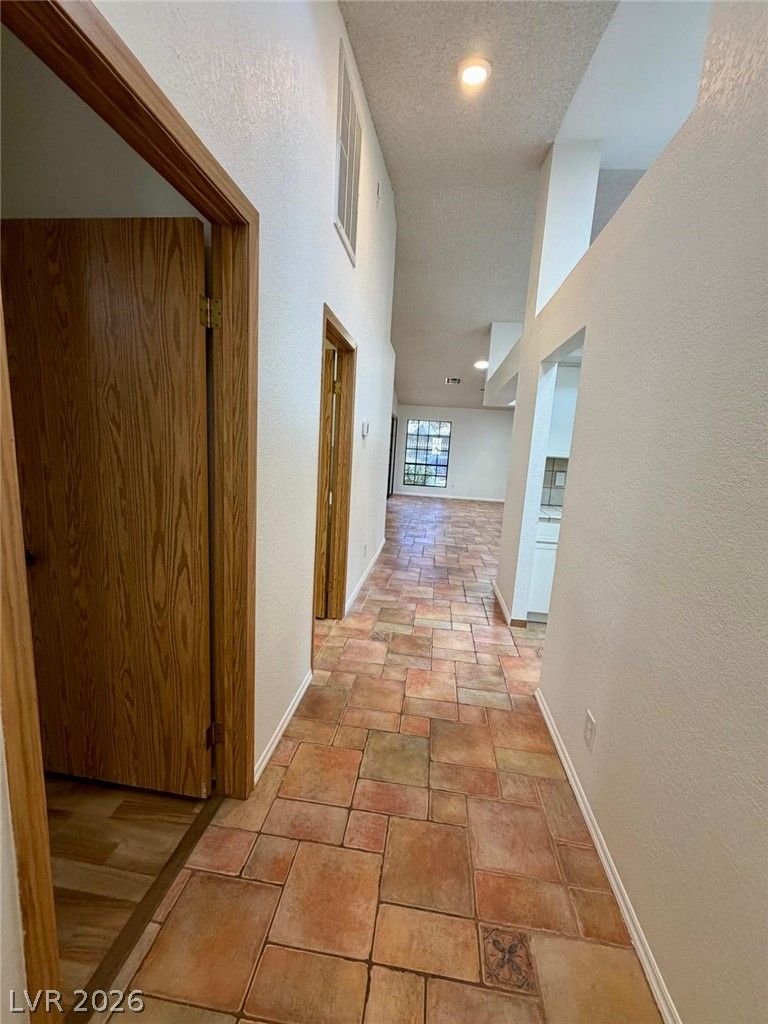 5204 Las Cruces Drive — photo 3