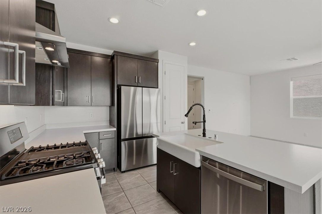 4423 Frias Falls Avenue — photo 4 of 22
