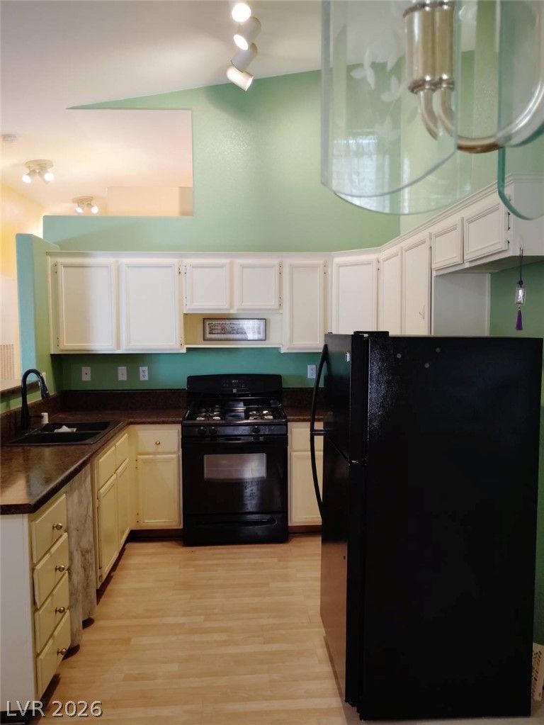 2110 North Los Feliz Street 2021 — photo 4 of 15