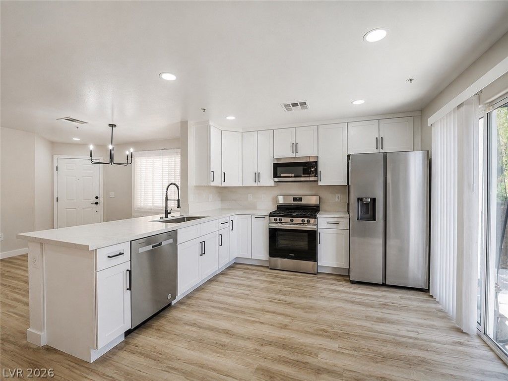 3137 Sunrise Cove Avenue — photo 3