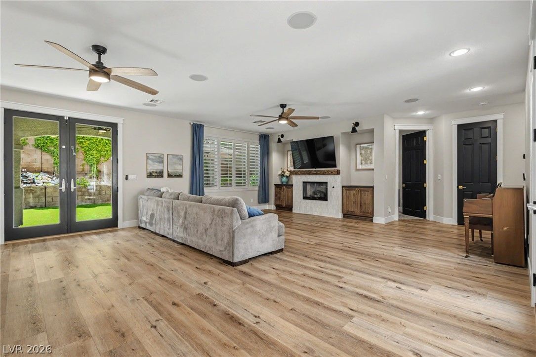 7423 Bretton Oaks Street — photo 3 of 43