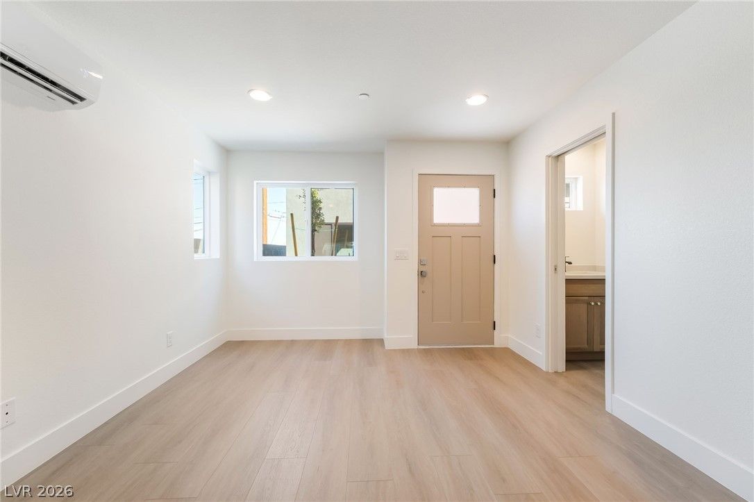 350 North 13th Street — photo 4