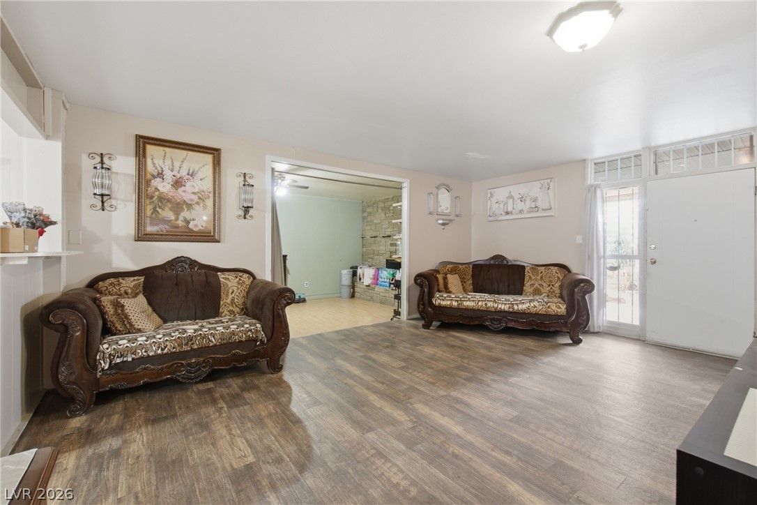 2740 Reynolds Avenue — photo 4 of 5