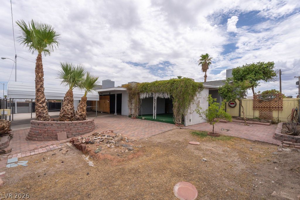 5185 Sun Valley Drive — photo 3 of 67