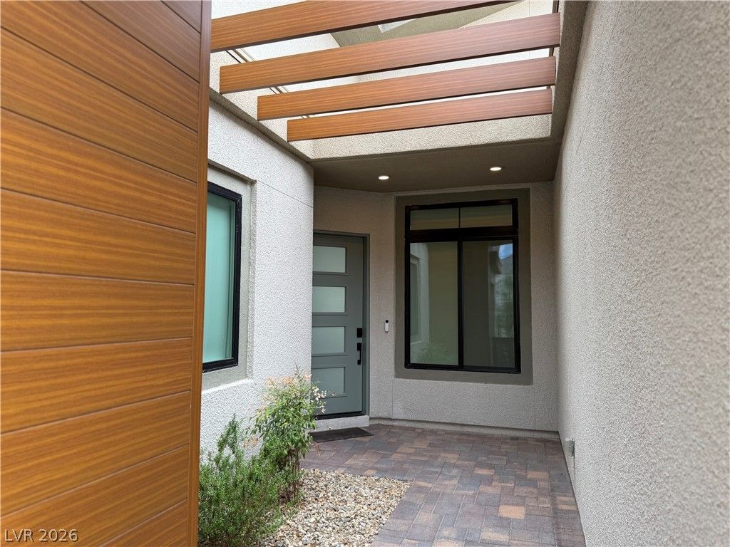 5040 Terramont Drive — photo 2