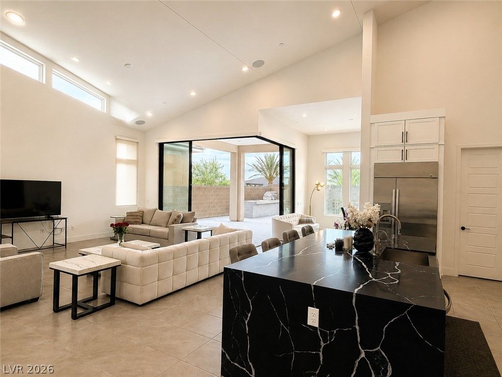 5040 Terramont Drive — photo 4