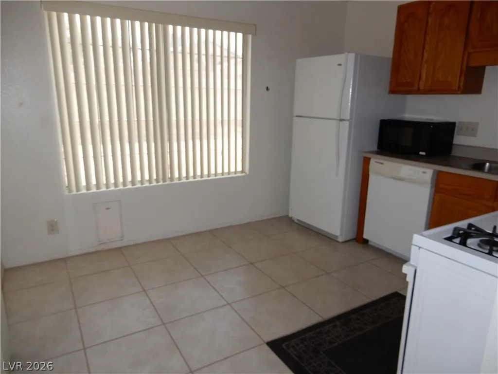 4431 Honeydew Circle — photo 4 of 12