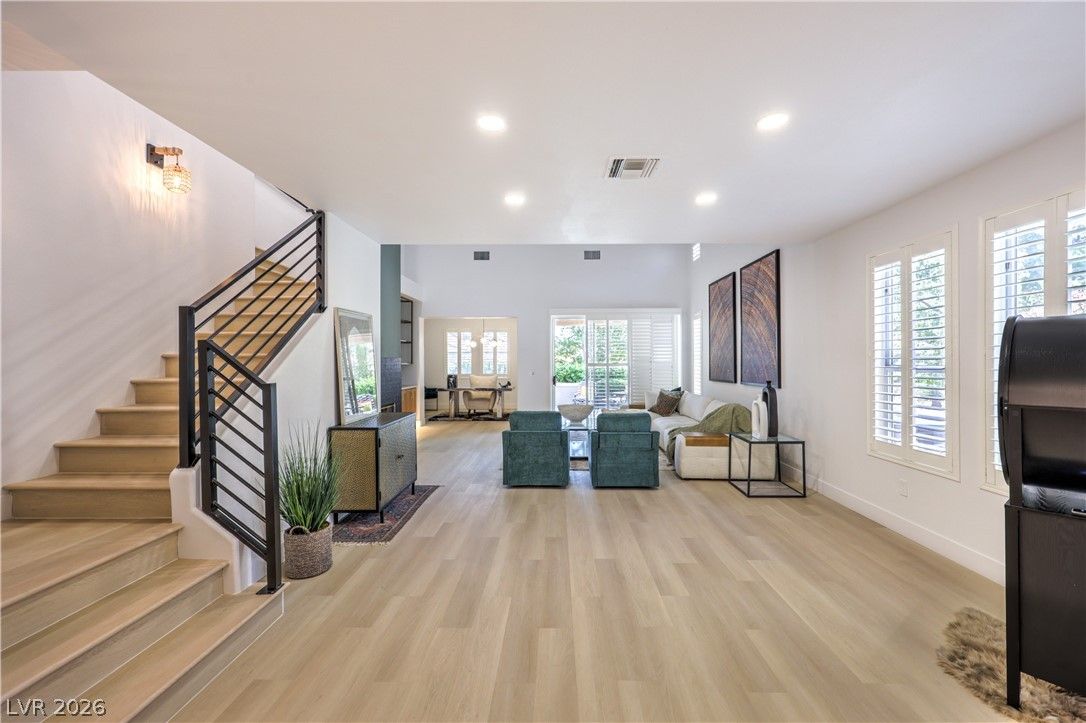 1912 Summer Pine Court 103 — photo 4 of 30