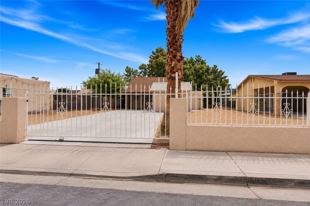 1830 Princeton Street — photo 2 of 14