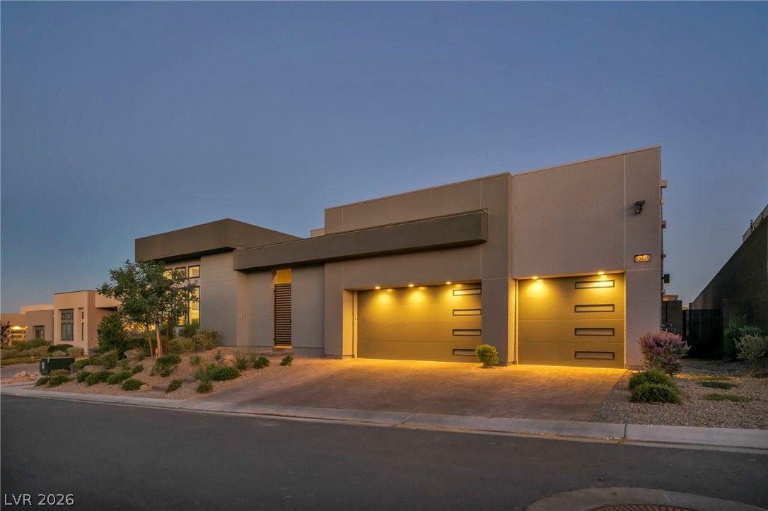 10935 Rossa Peak Avenue — photo 1