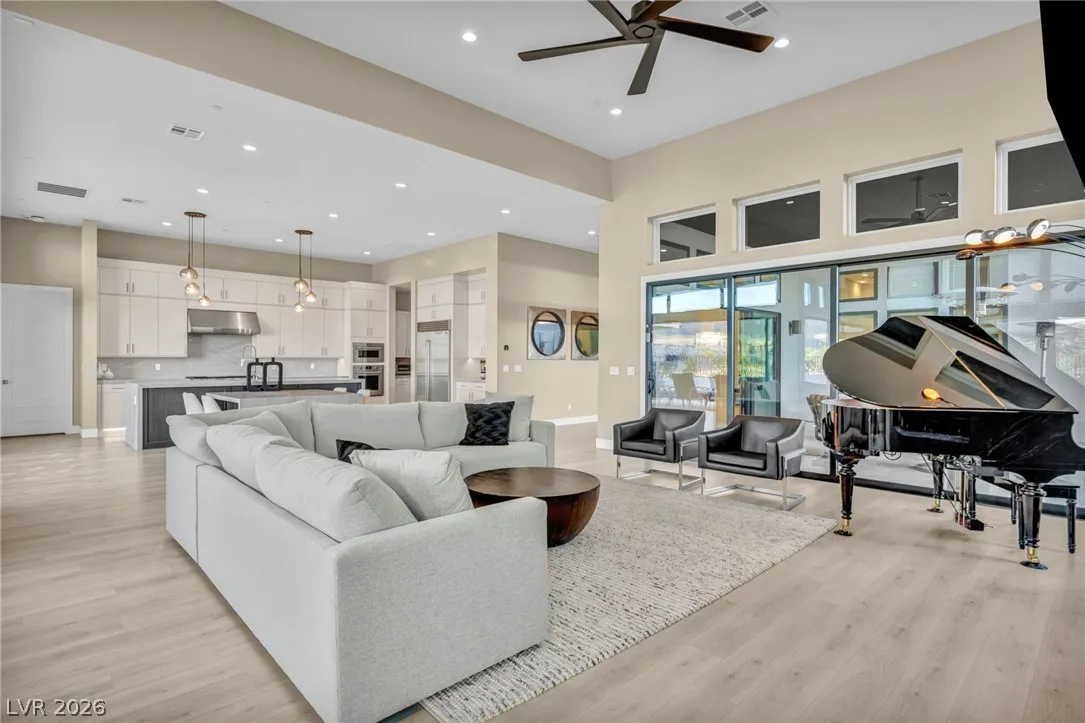10935 Rossa Peak Avenue — photo 2
