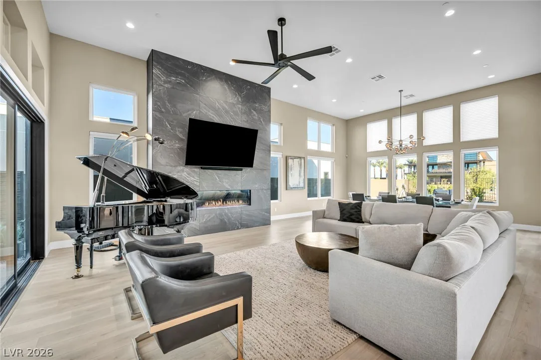 10935 Rossa Peak Avenue — photo 3