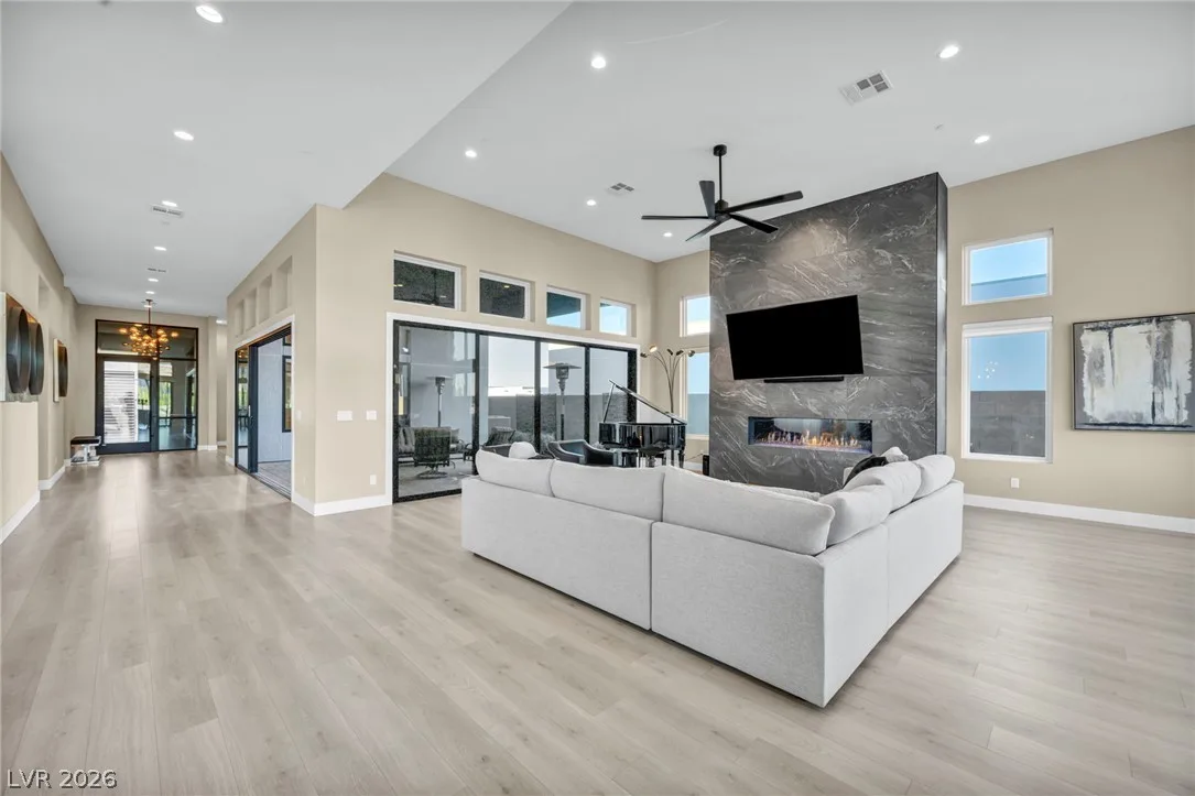 10935 Rossa Peak Avenue — photo 4