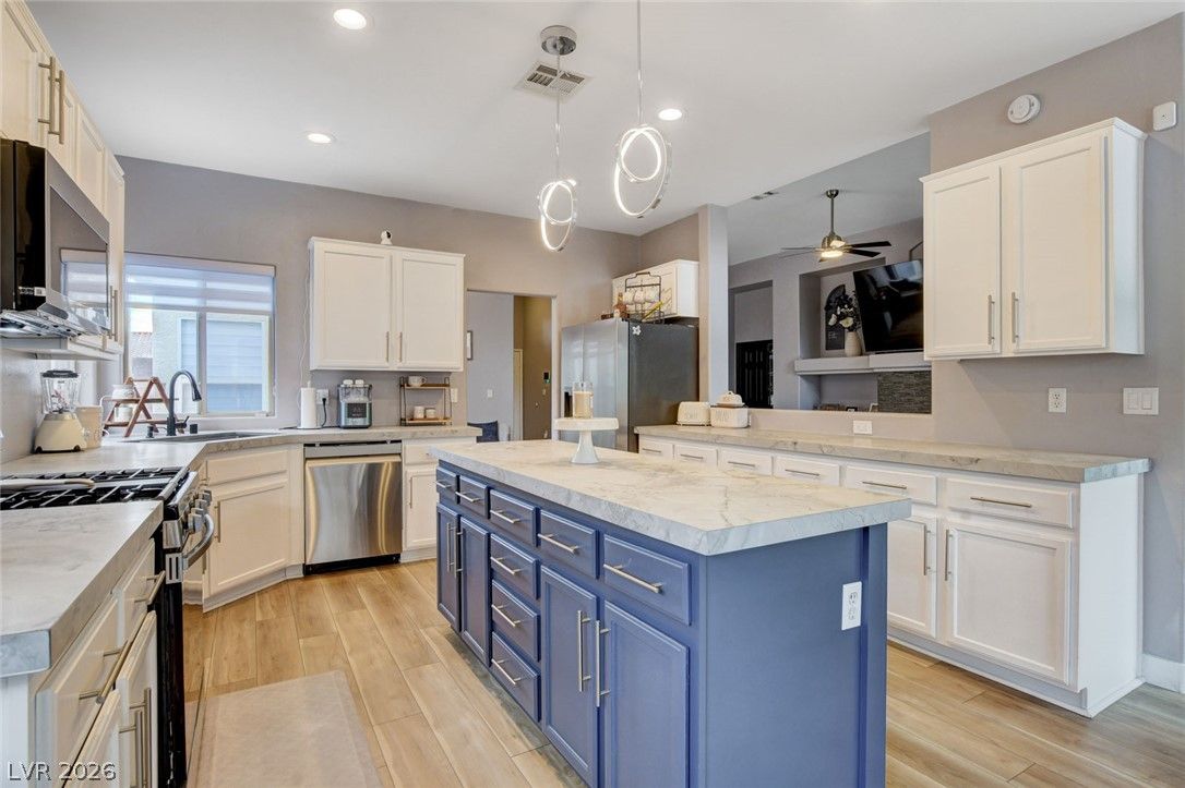 8284 Aurora Peak Avenue — photo 3