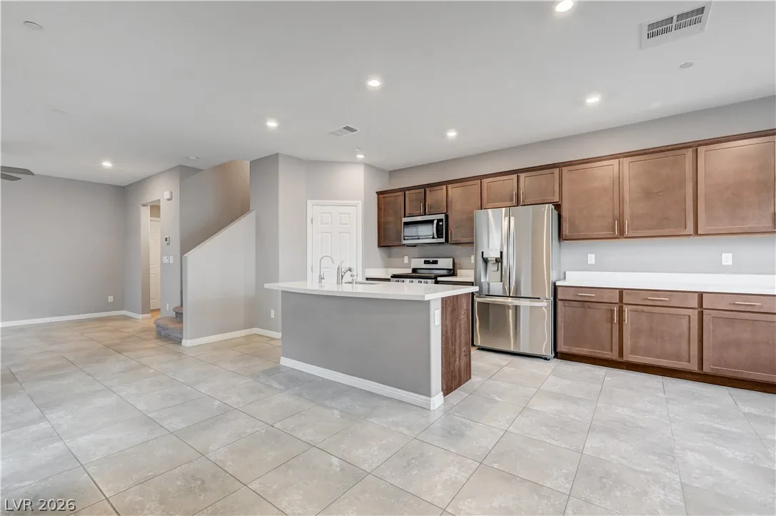 10669 Sariah Skye Avenue — photo 3