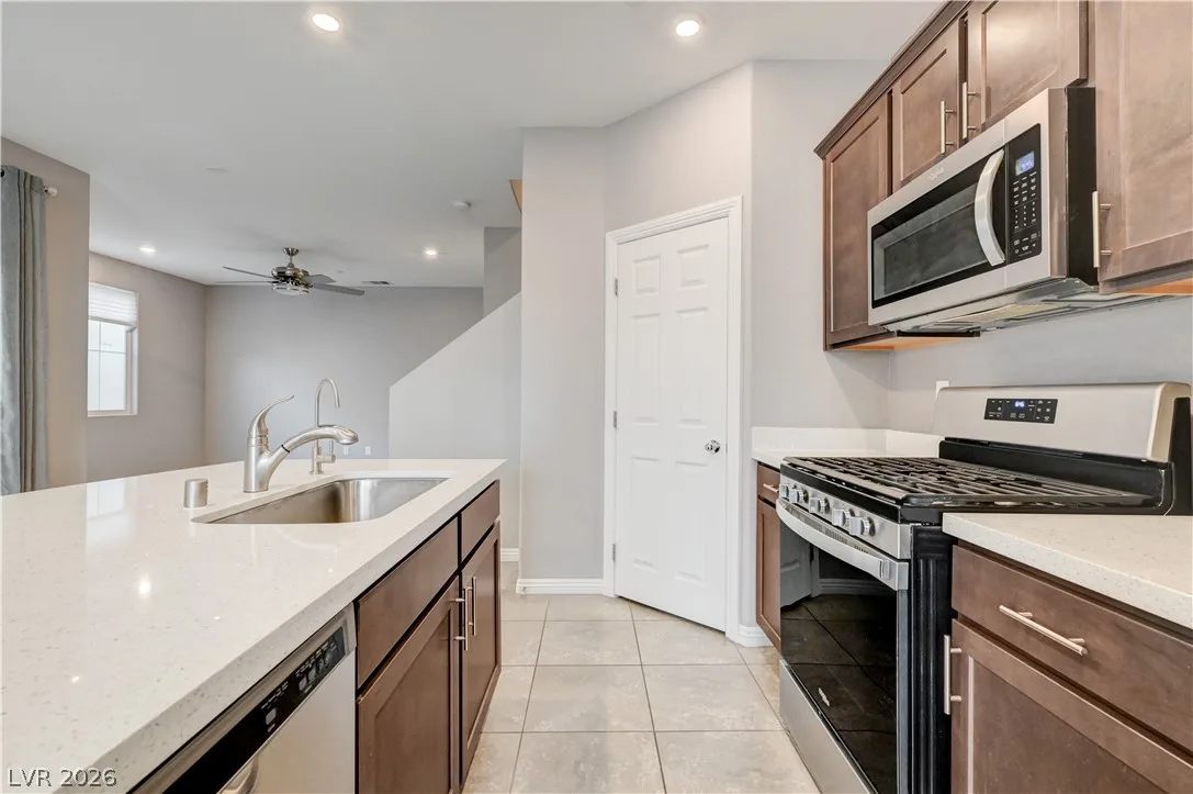 10669 Sariah Skye Avenue — photo 5