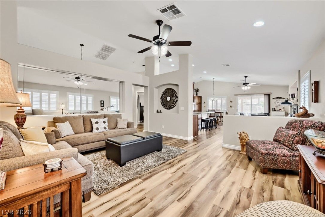8924 Spinning Wheel Avenue — photo 4 of 29