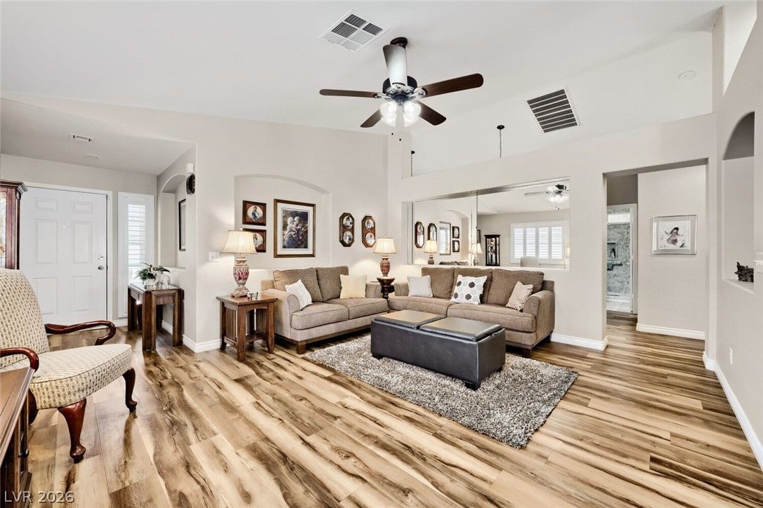 8924 Spinning Wheel Avenue — photo 5 of 29
