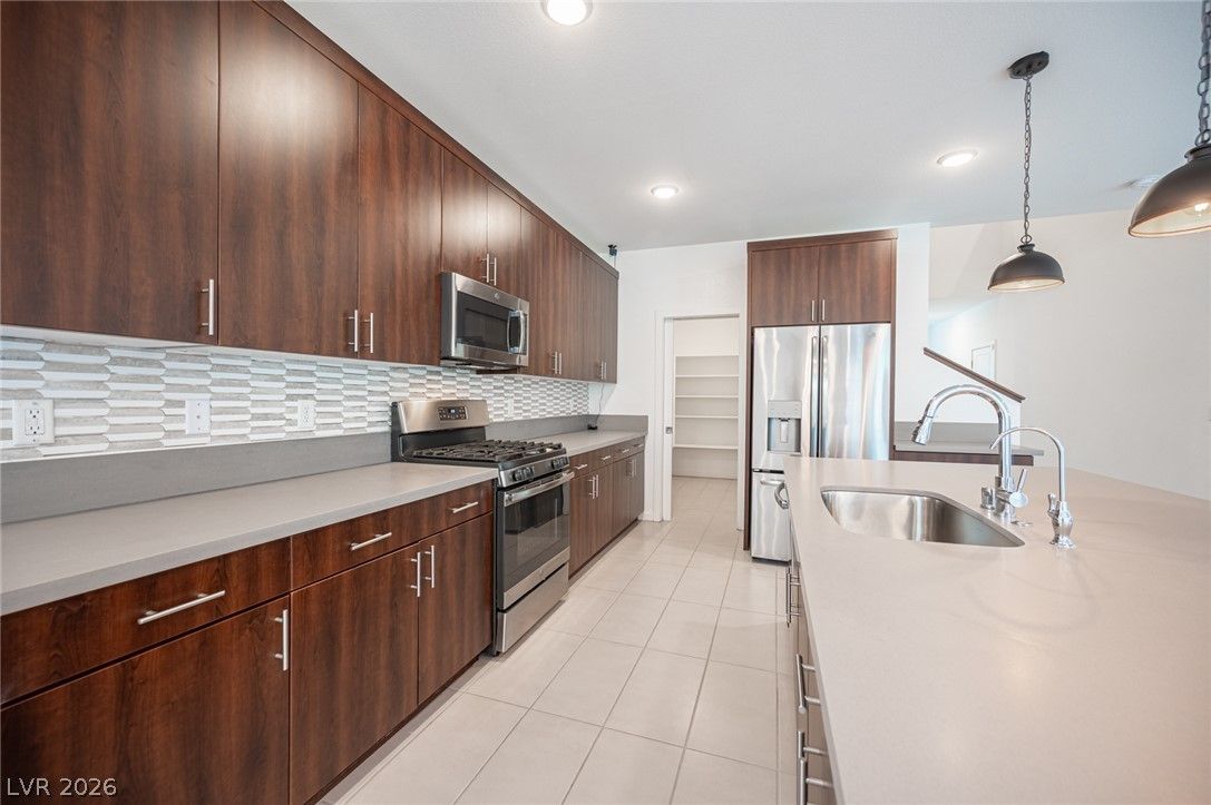 524 Grand Cascade Place — photo 3