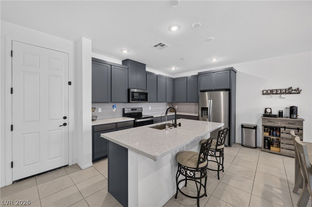 826 Royal Beekman Street — photo 3
