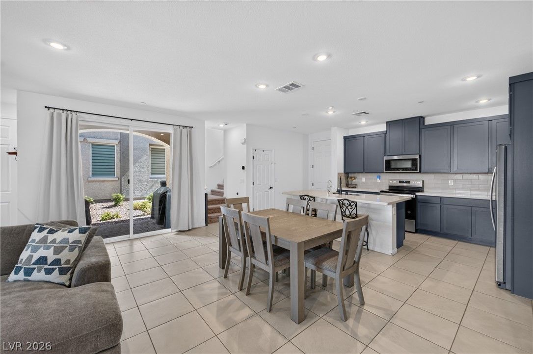 826 Royal Beekman Street — photo 4