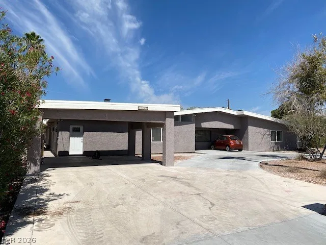 2047 Westwind Road — photo 2