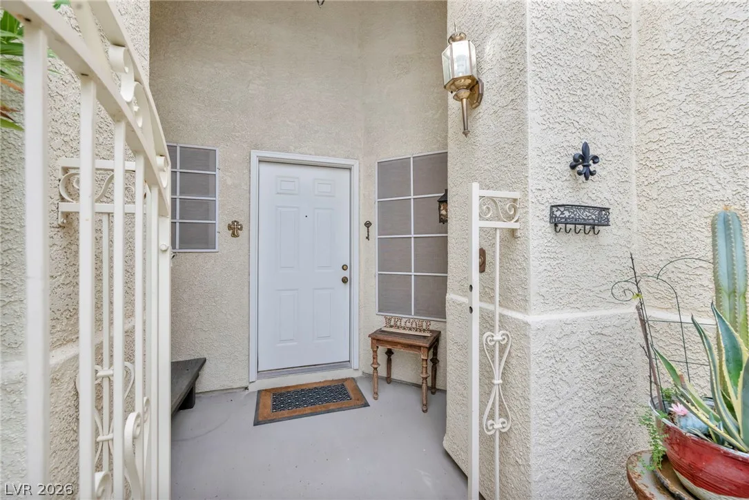 8032 Divernon Avenue — photo 4