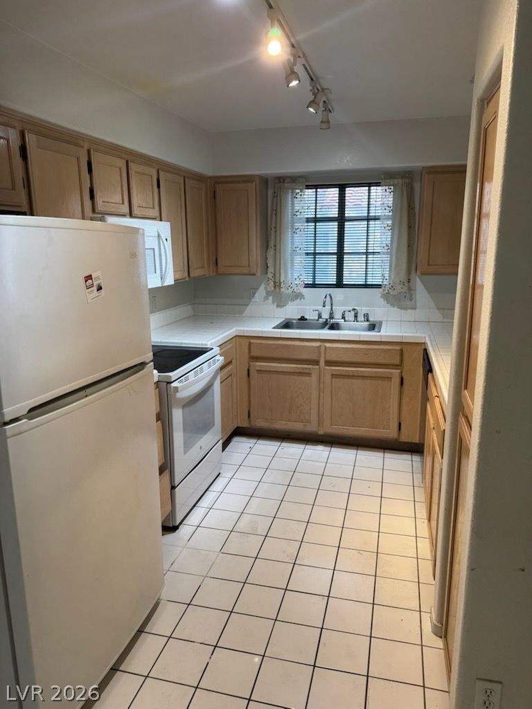 2725 South Nellis Boulevard 2047 — photo 3 of 12