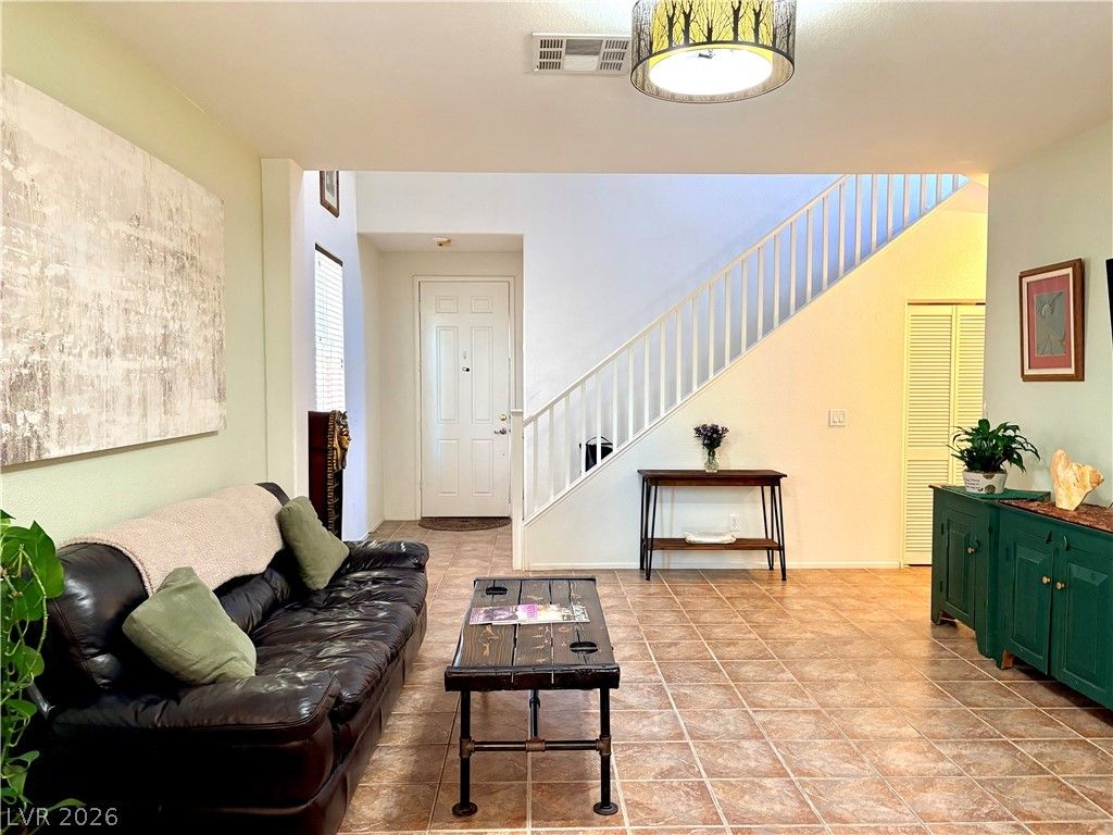 841 Purdy Lodge Street — photo 4